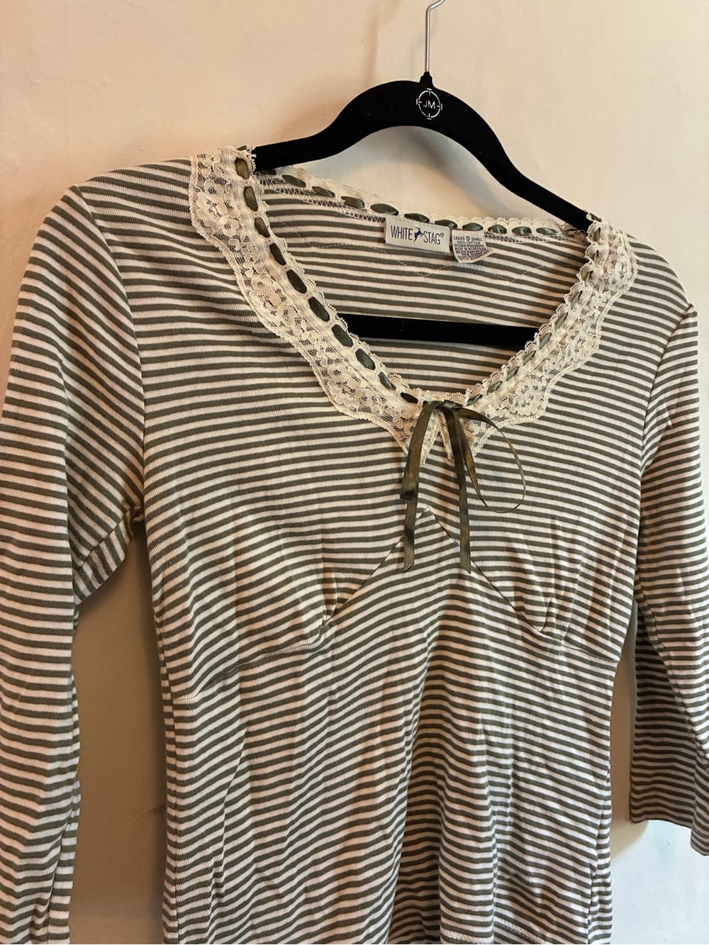 Vintage Y2K adorable quarter sleeve lace accented top